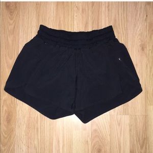 🍋LuLu Lemon tracker V shorts. Black. Size 4.